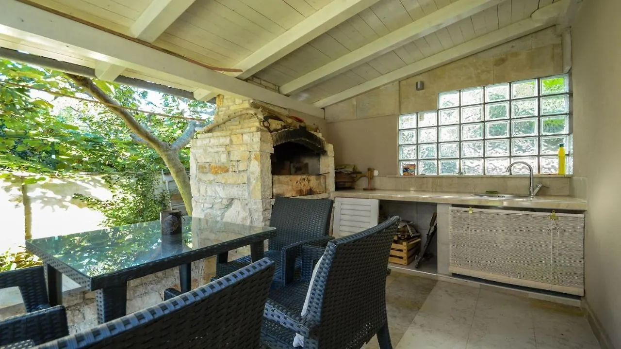 Apartment Μεντουλίν 3*,